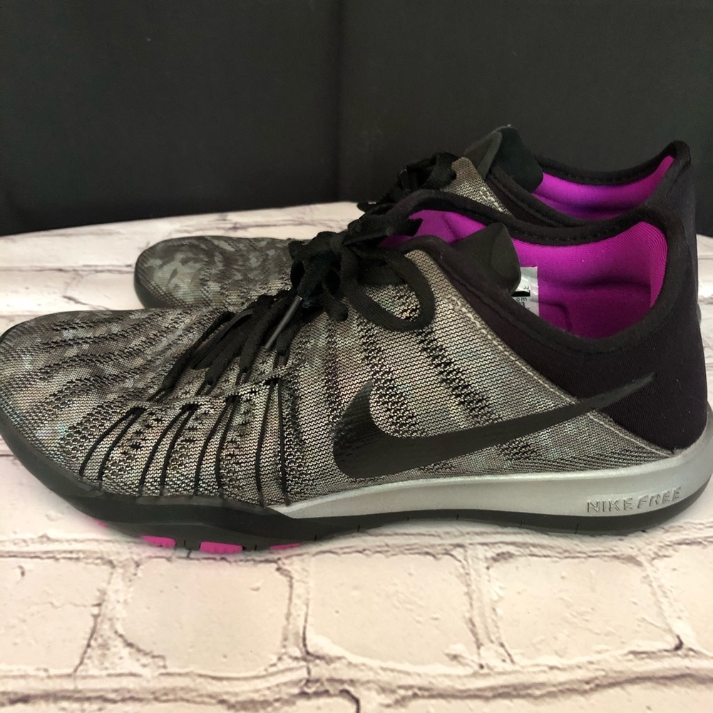 👟 NIKE FlyKnit Free Training Shoe - size 6